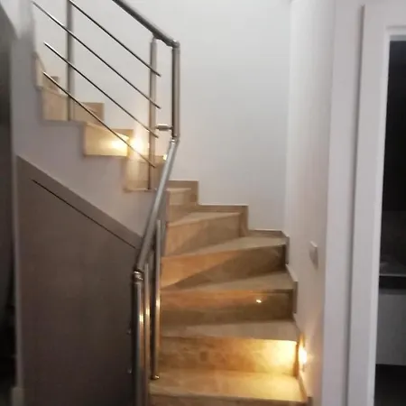 Villa Ev konforunu aratmayacak havuzlu villa Kuşadası