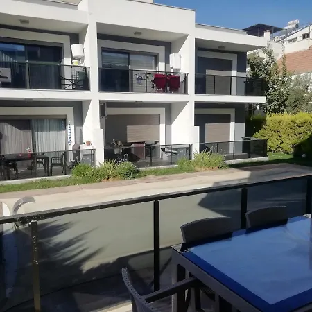 Ev konforunu aratmayacak havuzlu villa Kuşadası