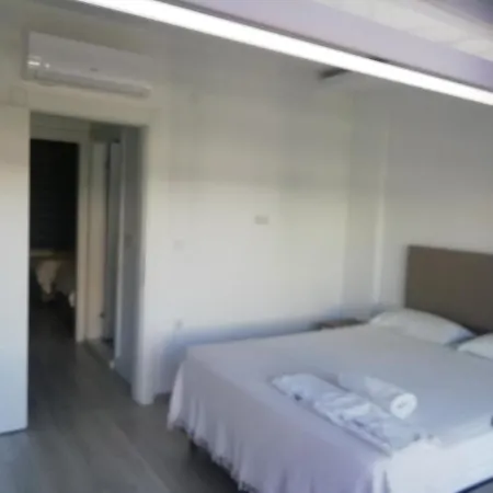 Ev konforunu aratmayacak havuzlu villa Kuşadası
